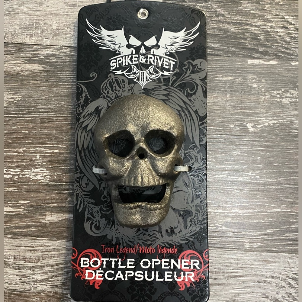 NWT Skull bottle opener 💀
